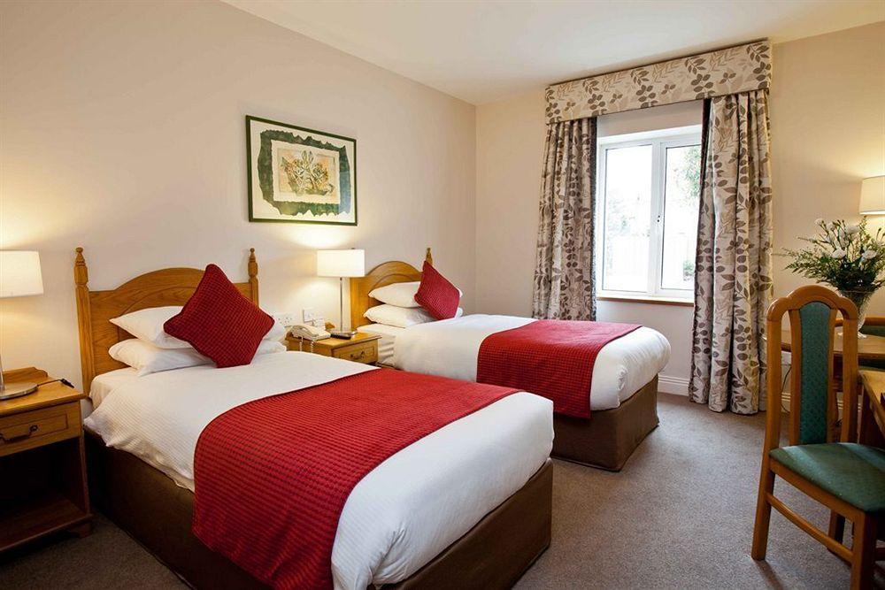 Temple Gate Hotel Енис Екстериор снимка