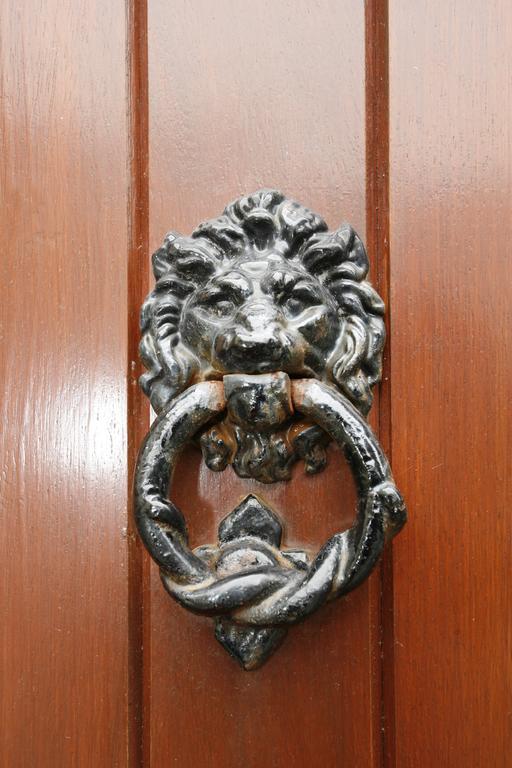 Temple Gate Hotel Енис Екстериор снимка