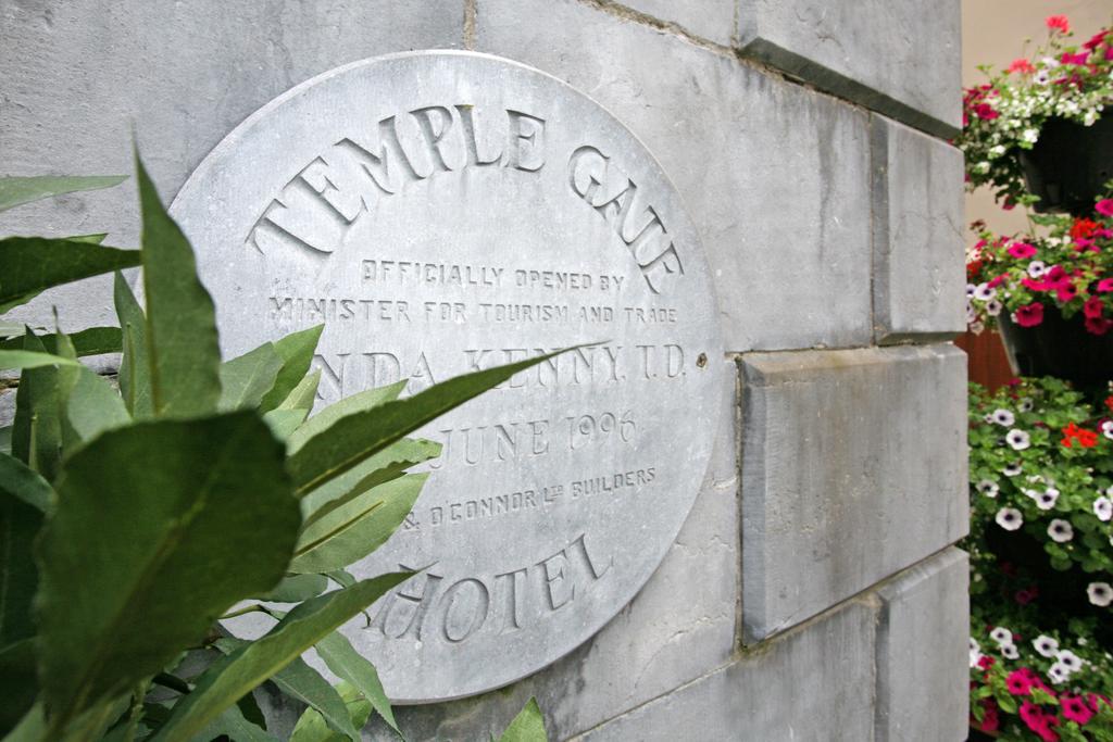 Temple Gate Hotel Енис Екстериор снимка