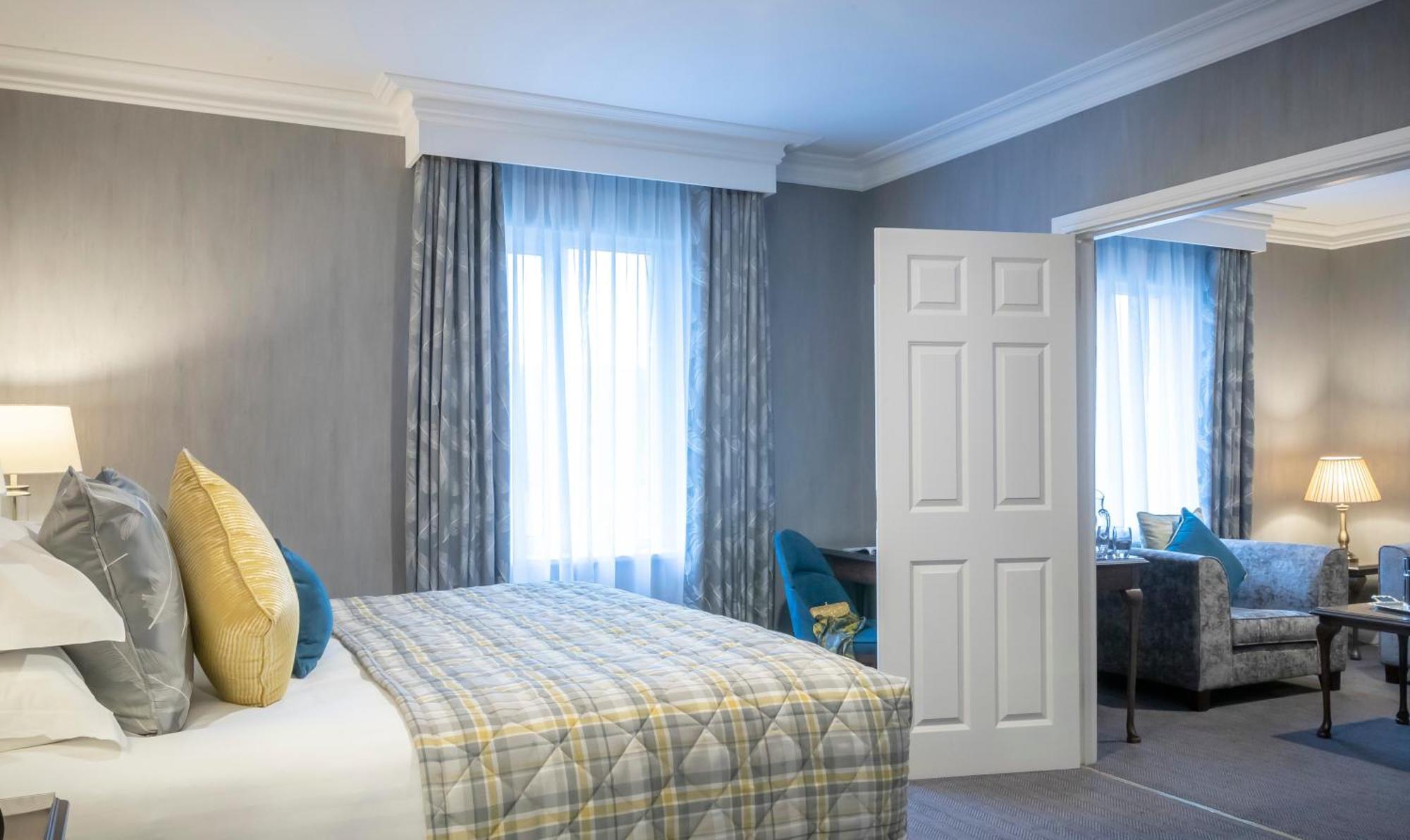 Temple Gate Hotel Енис Екстериор снимка
