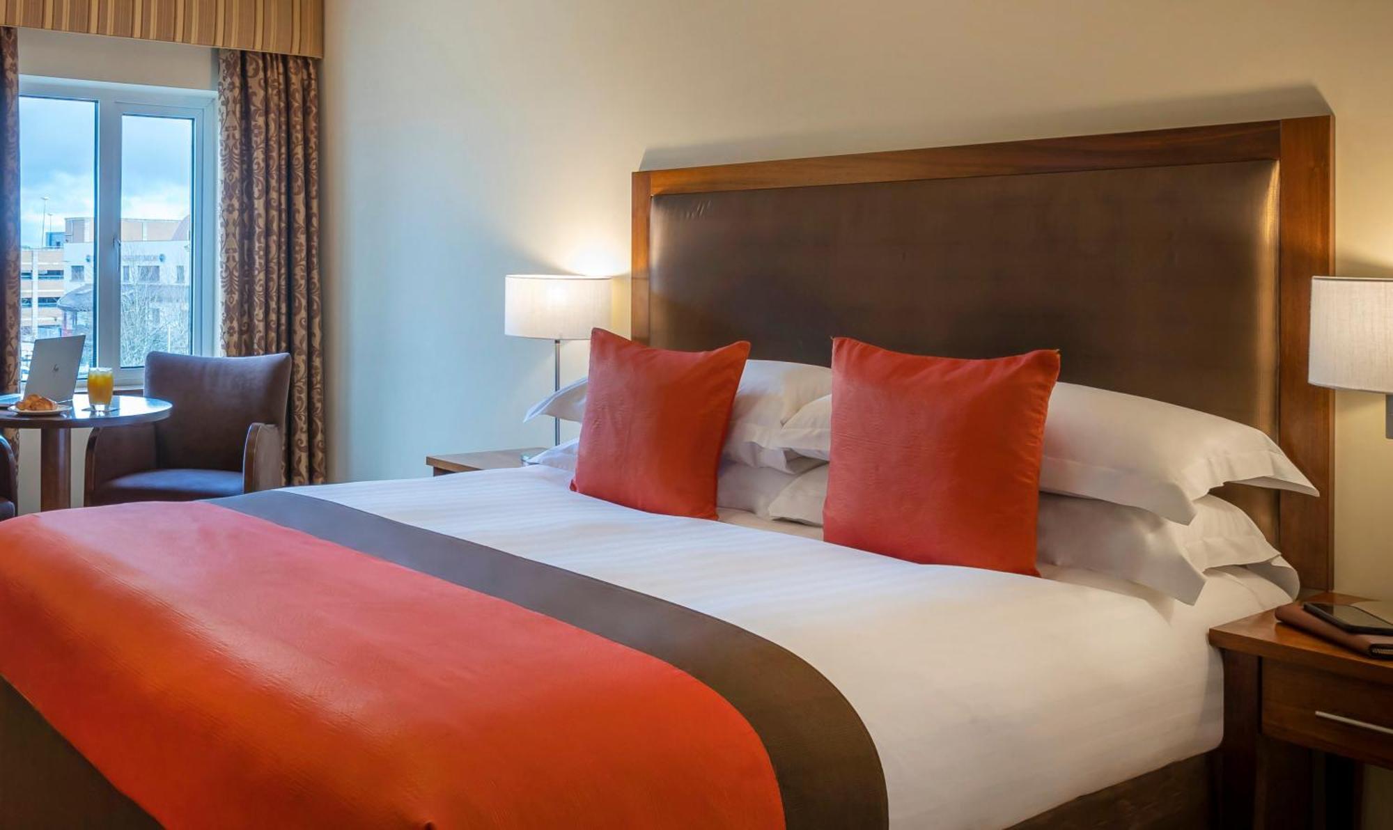Temple Gate Hotel Енис Екстериор снимка