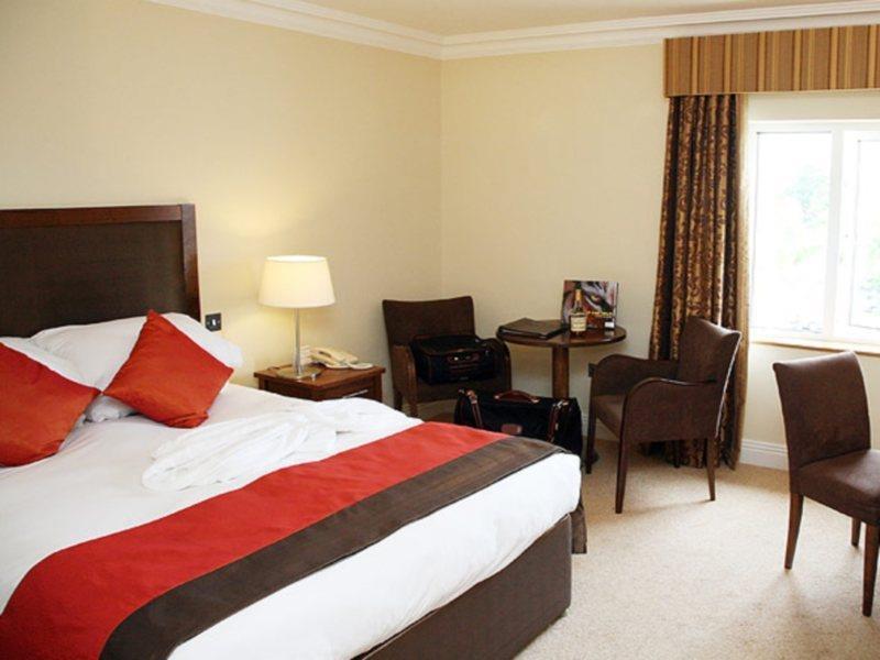 Temple Gate Hotel Енис Екстериор снимка