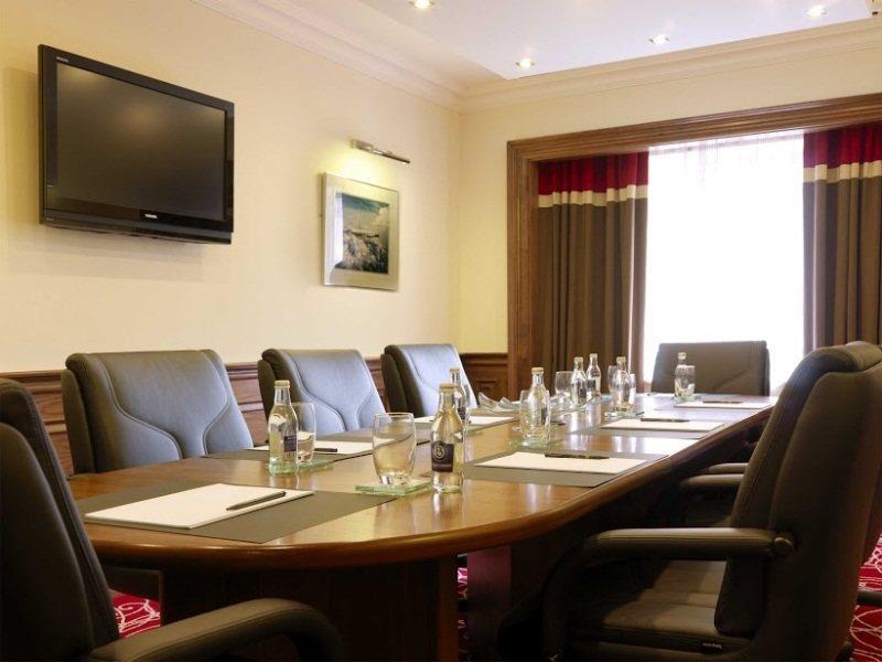 Temple Gate Hotel Енис Екстериор снимка