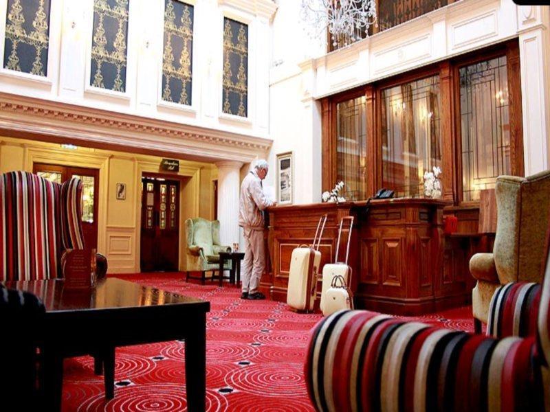 Temple Gate Hotel Енис Екстериор снимка