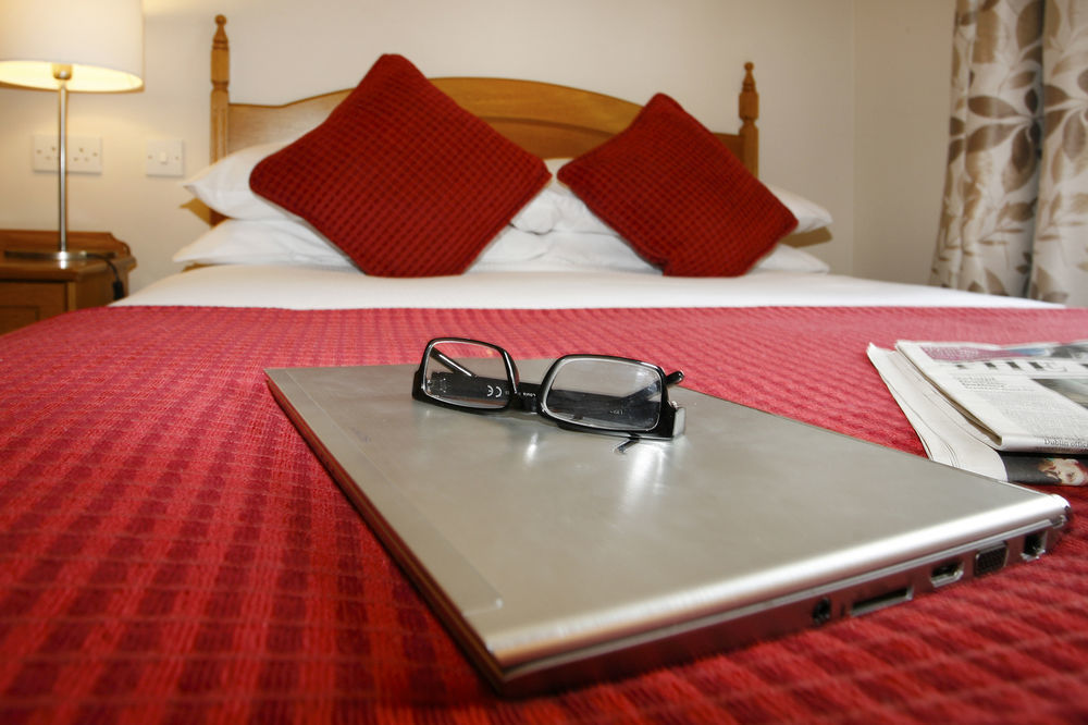 Temple Gate Hotel Енис Екстериор снимка