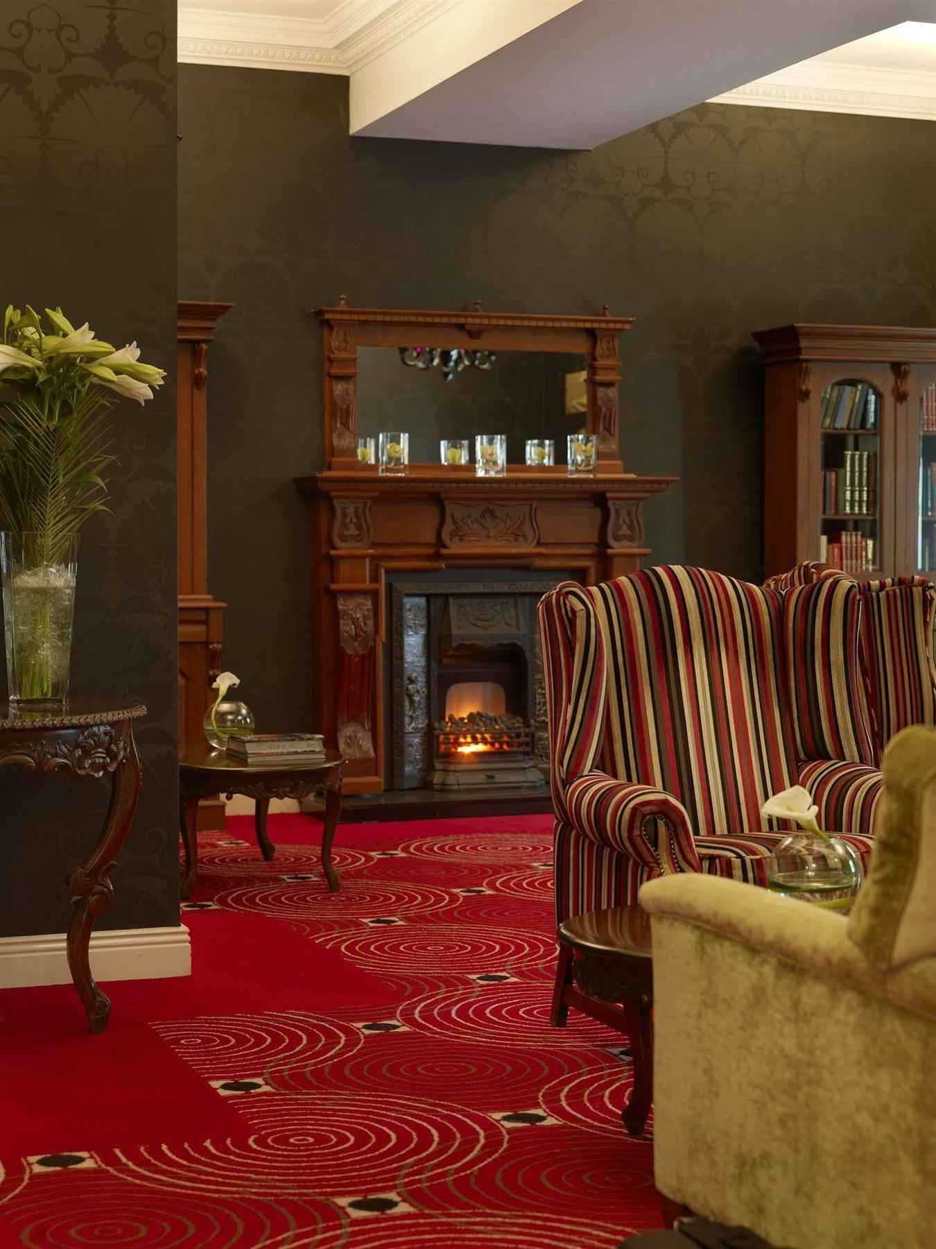 Temple Gate Hotel Енис Екстериор снимка