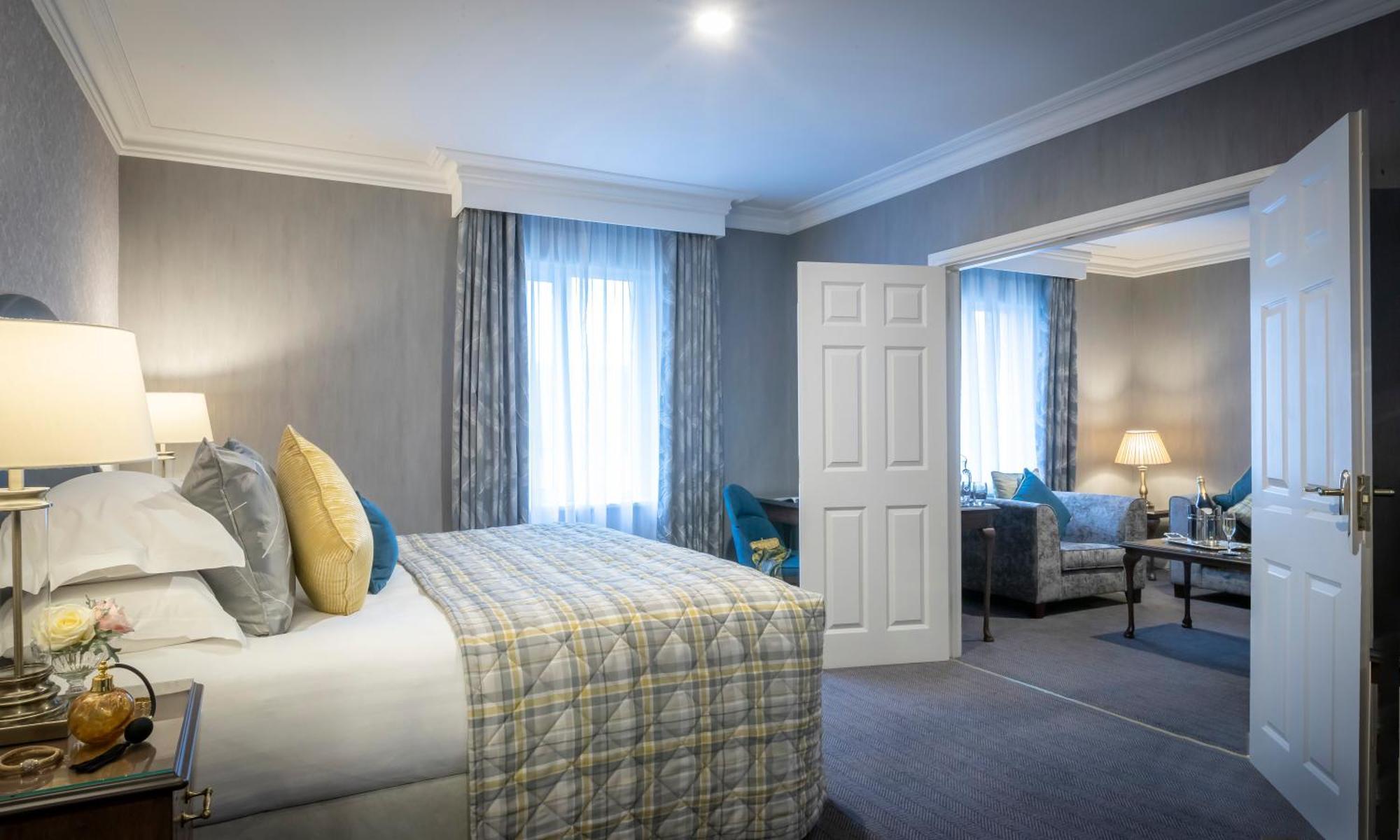Temple Gate Hotel Енис Екстериор снимка