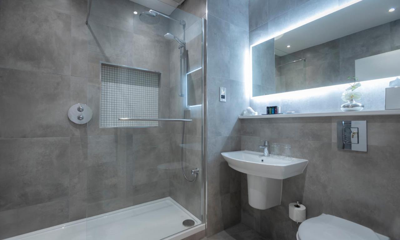 Temple Gate Hotel Енис Екстериор снимка