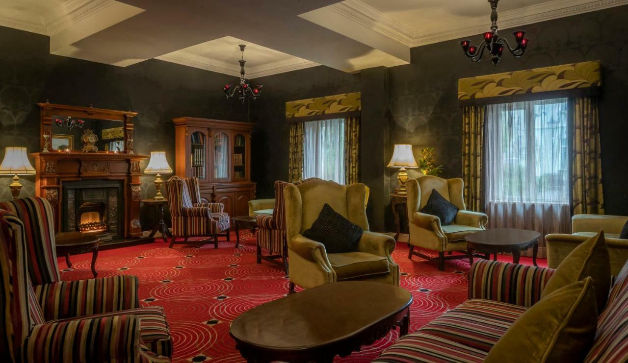 Temple Gate Hotel Енис Екстериор снимка