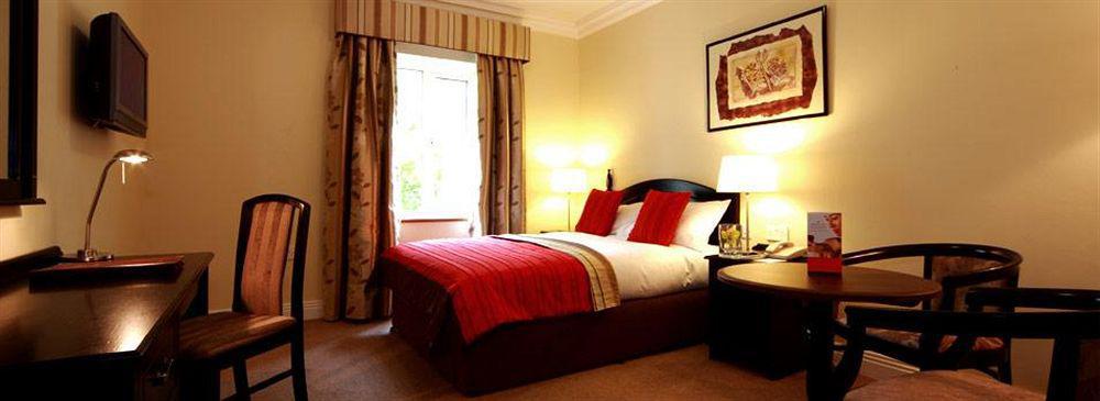 Temple Gate Hotel Енис Екстериор снимка